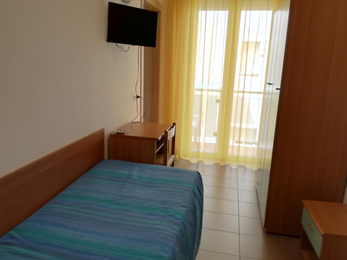 Hotel Marisa Riccione Exterior photo
